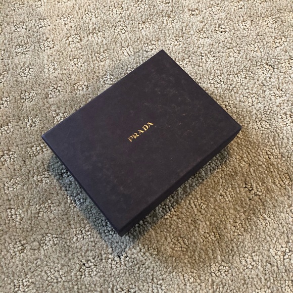π― π΅π Authentic PRADA Gift Box - Picture 2 of 6
